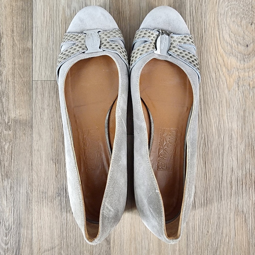 Salvatore Ferragamo Women's‎ Size 9 Suede Ballet Flats Gray Snake Accent Bow